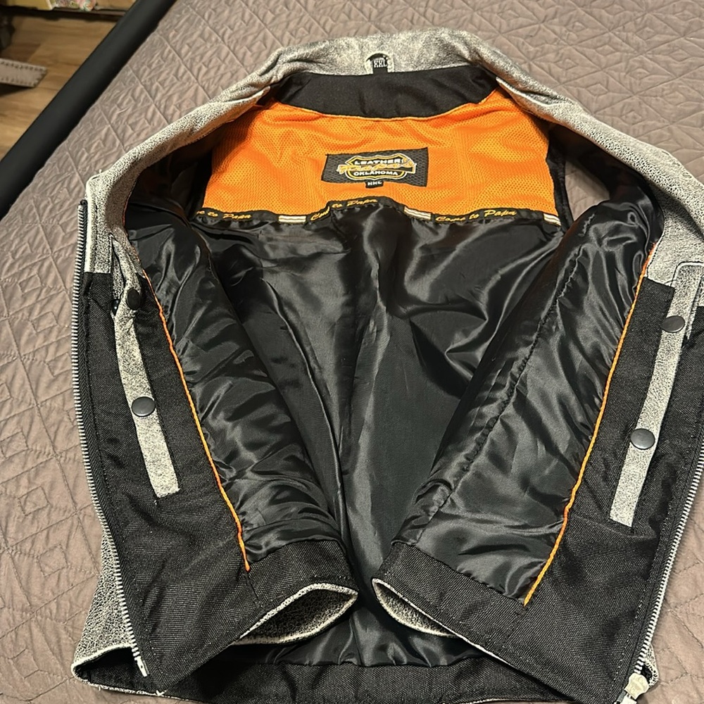 Lined motorcycle vest - Picture 8 of 11